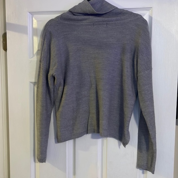 Super comfy sweater Size Small - Picture 2 of 3